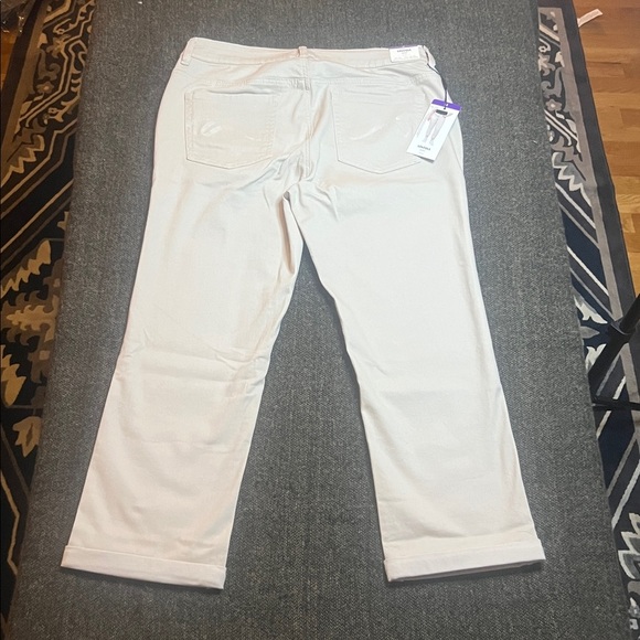 NWT Santana Tummy Control Jeans in Cream Rolled Cuff sz 14 - Picture 10 of 11